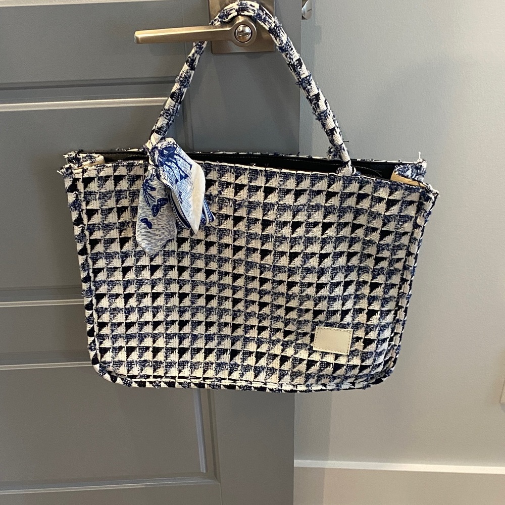Stylish Blue, Black, and White Houndstooth Women's Bag